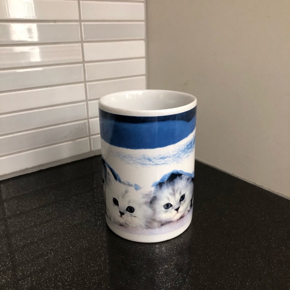 Blue and white cat mug - Picture 3 of 7